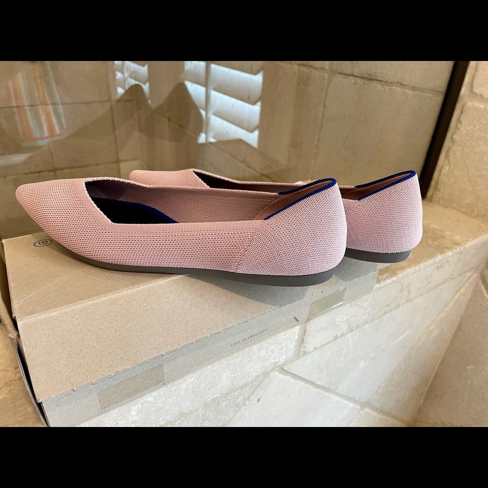 Brand new Rothys the Point in blush